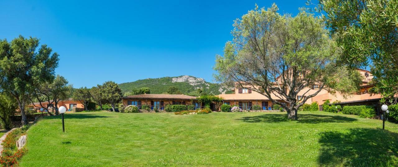 Hotel Rocce Sarde San Pantaleo Exterior foto