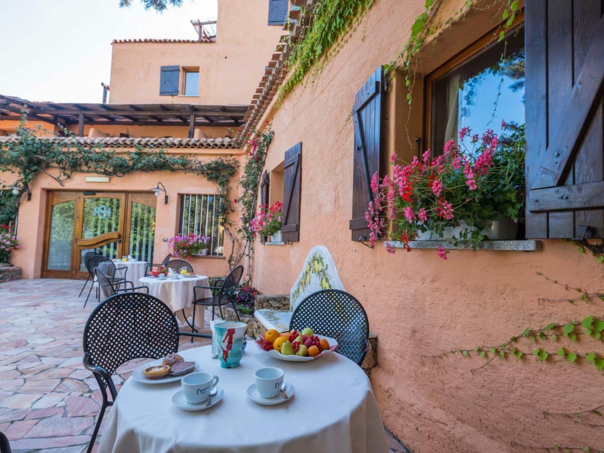 Hotel Rocce Sarde San Pantaleo Exterior foto