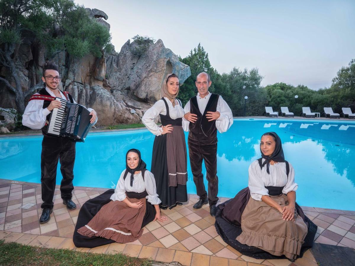 Hotel Rocce Sarde San Pantaleo Exterior foto